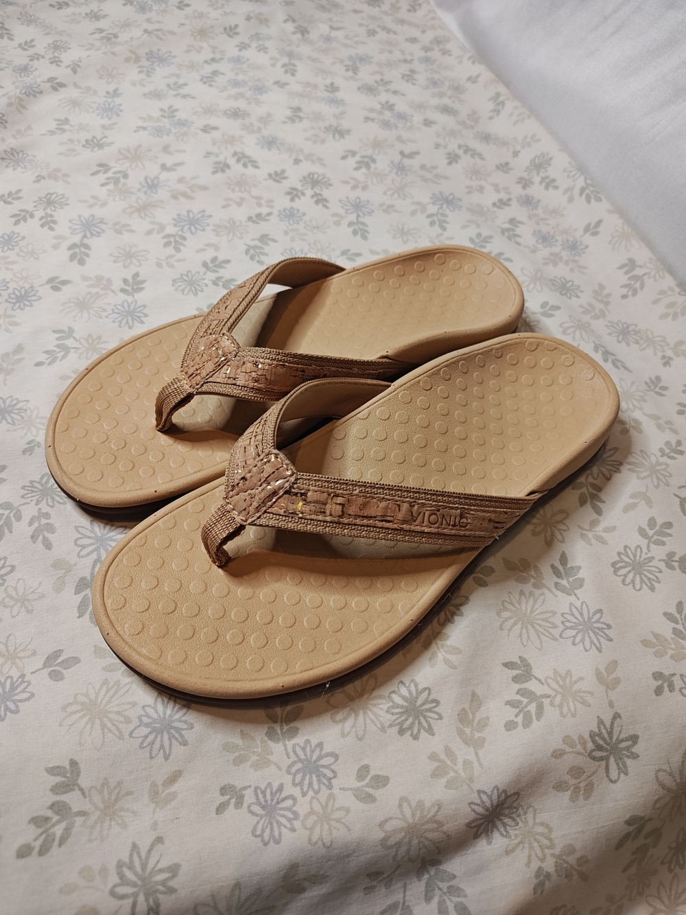 Vionic Tide II Gold Cork Orthotic Thong Sandals Flip Flops Size 8 Like New! - Picture 4 of 7